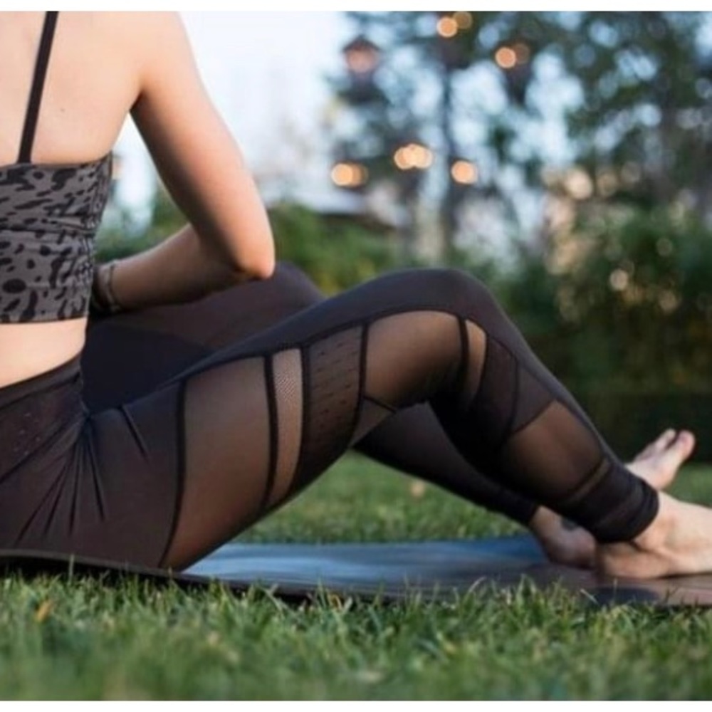 Lululemon Just Breathe Pant mesh leggings in black size 6 - Picture 3 of 17